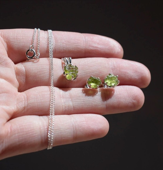 Raw Peridot Earrings and necklace Rough Peridot Jewelry Natural Peridot … - Picture 1 of 2